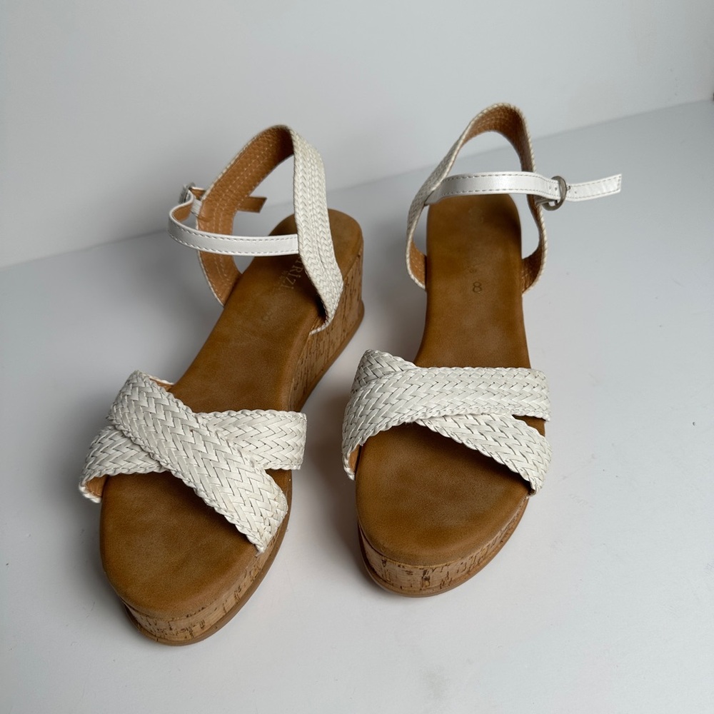 White size 8 heels good condition